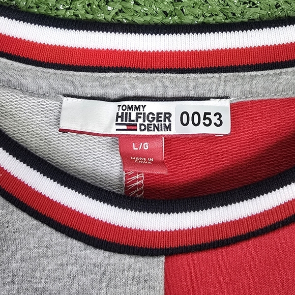 TOMMY HILFIGER | SPORTSWEAR COLORBLOCKED CREWNECK PULLOVER SWEATSHIRT - Picture 14 of 16